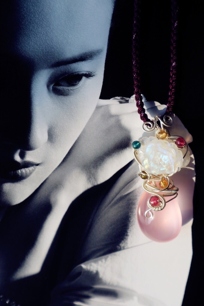 捷克红陨石水晶,捷克陨石要黑一点的还是绿一点的