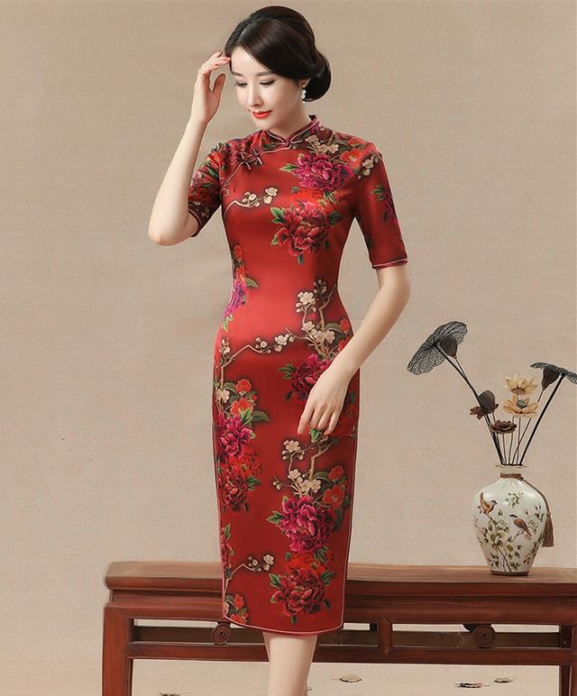 一袭旗袍显示柔美,真丝旗袍最能体现女人的优雅高贵