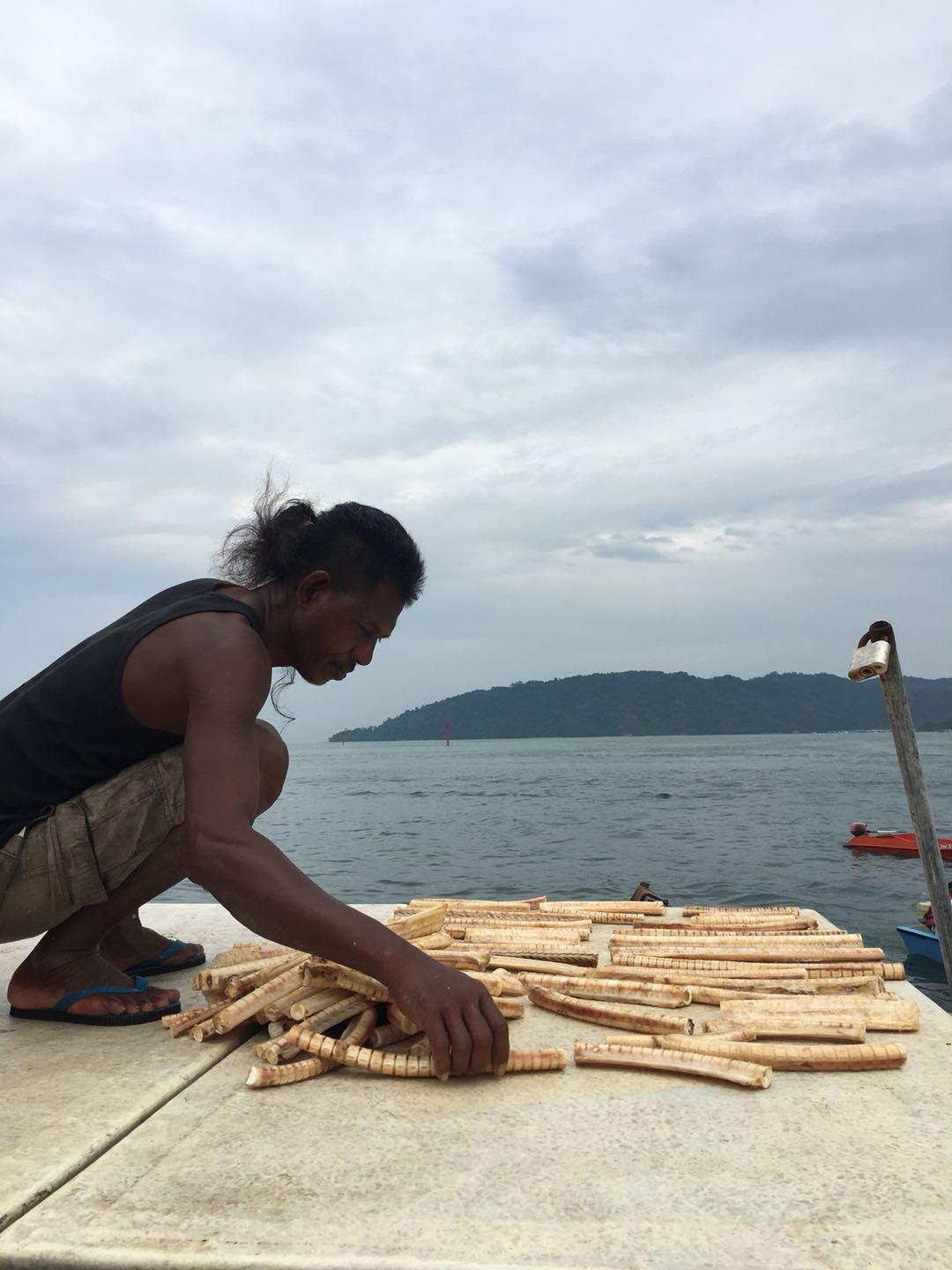 在马来西亚的沙巴码头，中国女生很受欢迎