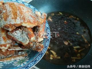 酸醋炖刀鱼的做法,秋刀鱼加醋的做法