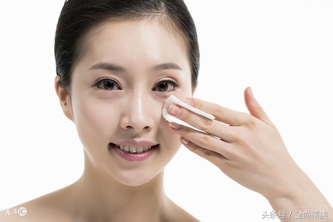 脸毛孔粗大如何改善学生,脸部毛孔粗大该怎么改善