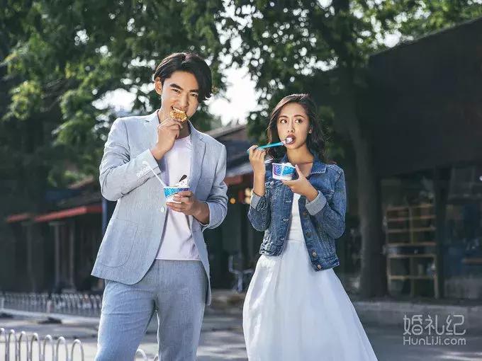 婚纱照挂在卧室床对面的墙上好吗,主婚纱照摆放在卧室的最佳效果图