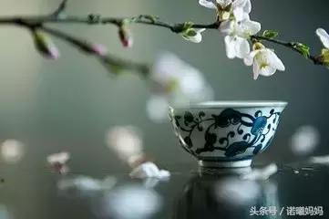 拼命劝女人赚钱,舍得为你花钱的女人不是因为钱多