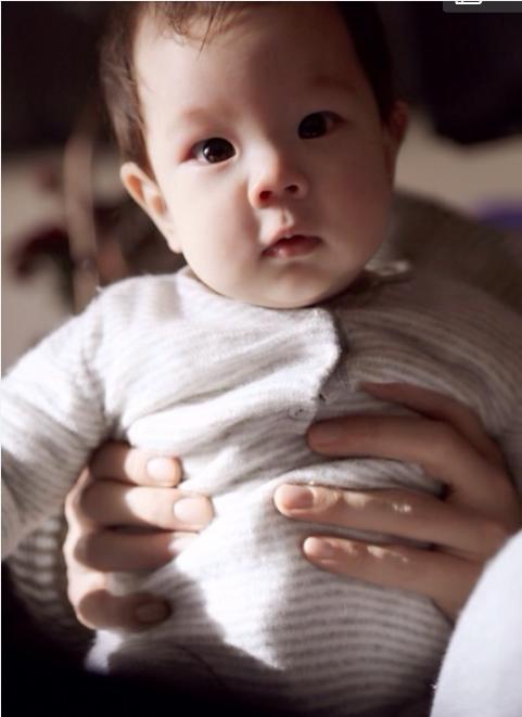 嗯哼小时候陈小春儿子,嗯哼的小时候的照片大全