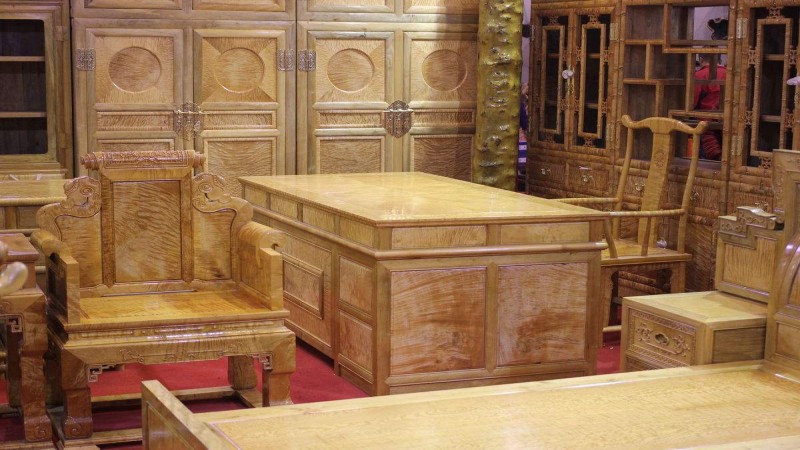 买实木家具木材注意事项,实木家具使用注意事项和护理