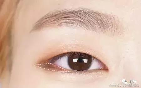 内双眼皮怎么画眼妆才好看,单眼皮日常眼妆怎么画显大又干净