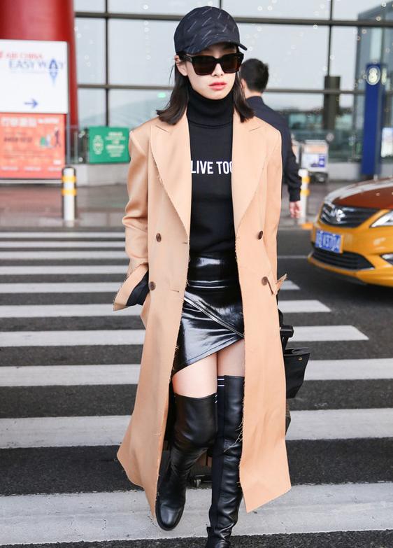 秋冬就玩小套路，还不入手闪闪发光的漆皮单品，怎么能赢过时尚精