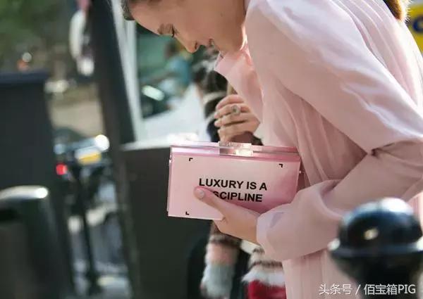 今年最火的包包正品,当下最火的爆款包包