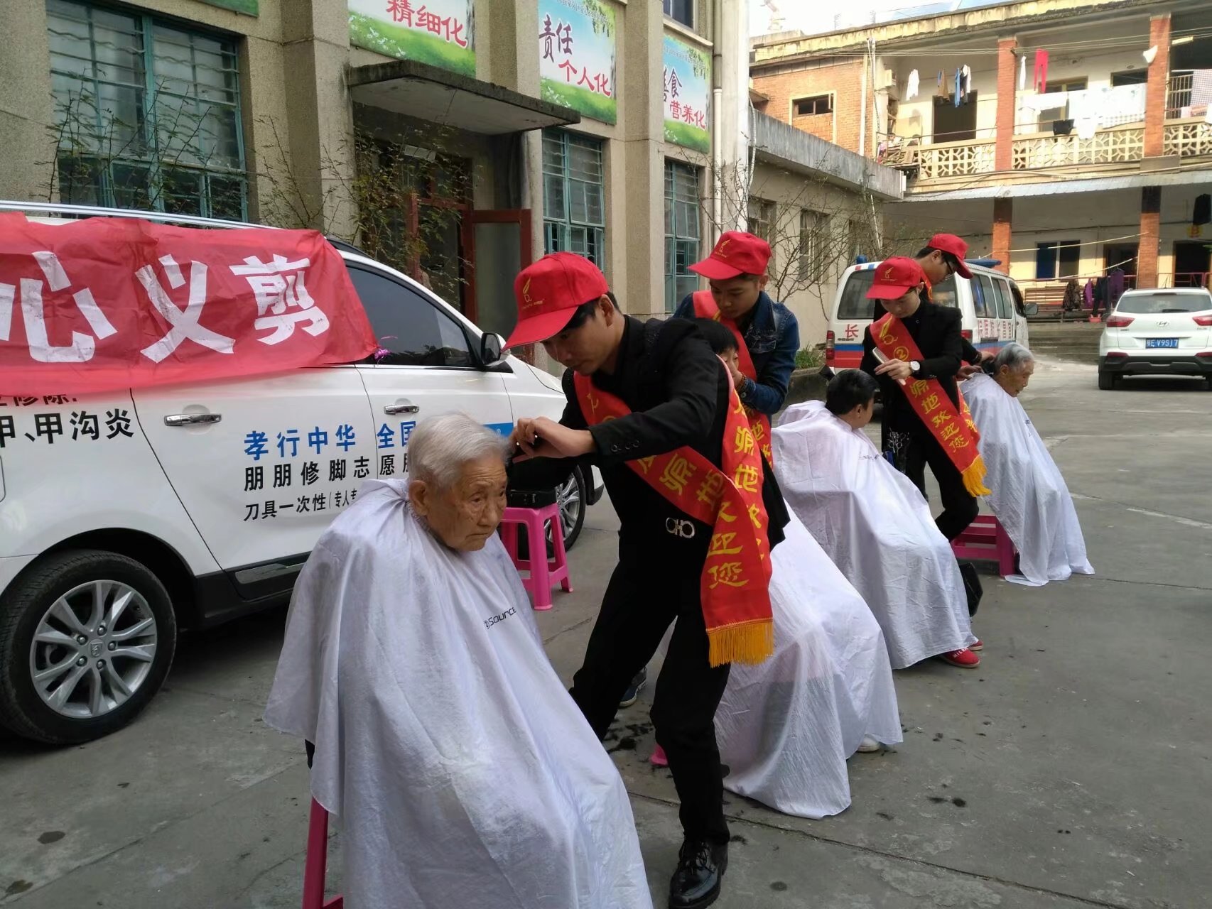 关爱留守老人志愿者,关爱老人传递义工志愿者正能量