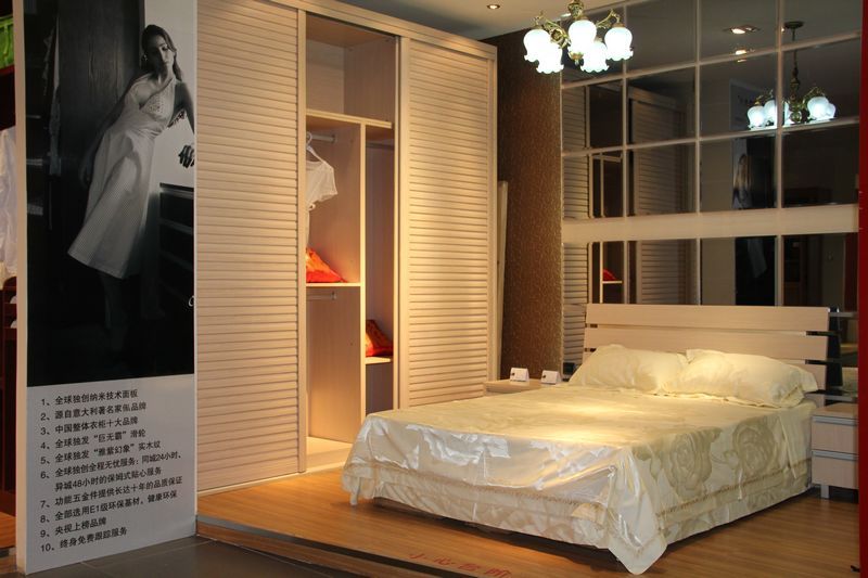 劳卡衣柜和欧派衣柜哪个质量好,劳卡全屋定制衣柜是什么风格