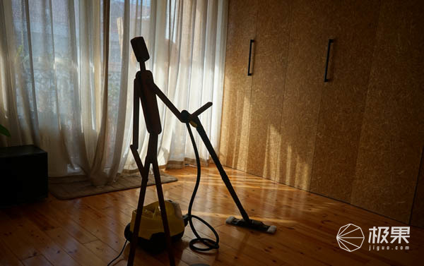 地板上粘东西了怎么弄掉,地板上粘了水泥怎么办