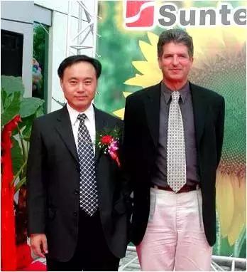 无锡尚德董事长施正荣简历,施正荣的无锡尚德在a股上市过吗