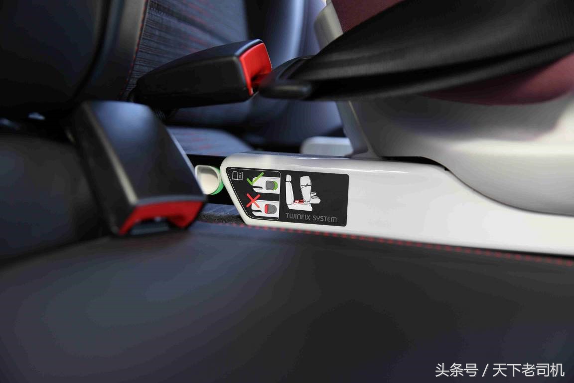 为了幼儿安全安装软件,为儿童安装安全座椅