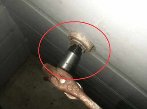 水龙头断了半截在孔里取出多少钱,水龙头角阀断在管里怎么修