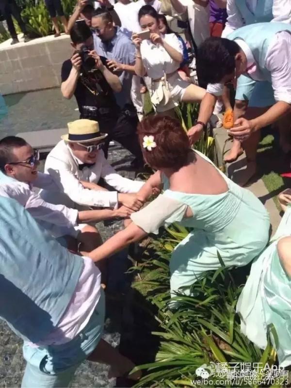 隆诗VS包包，两场在巴厘岛举办的婚礼，为什么评价差这么多？