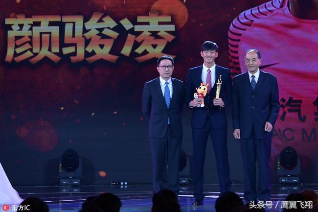 卡纳瓦罗颁奖典礼出场,扎哈维教练卡纳瓦罗