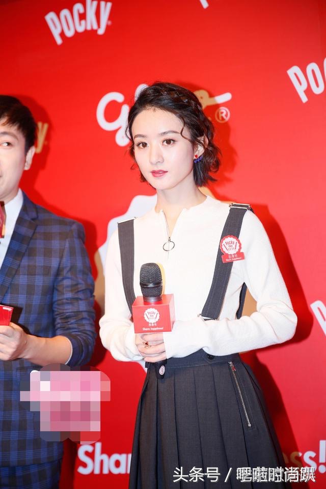 赵丽颖机场同款白色运动鞋,赵丽颖穿高帮鞋子