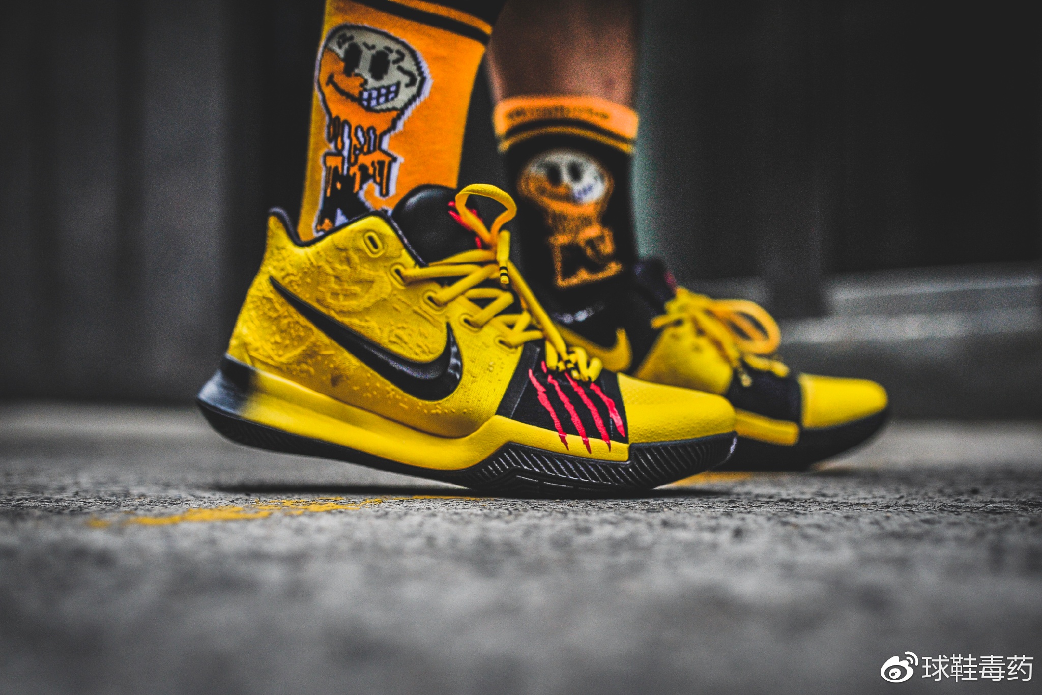 球鞋与袜子为什么那么滑,袜子总是滑到鞋底