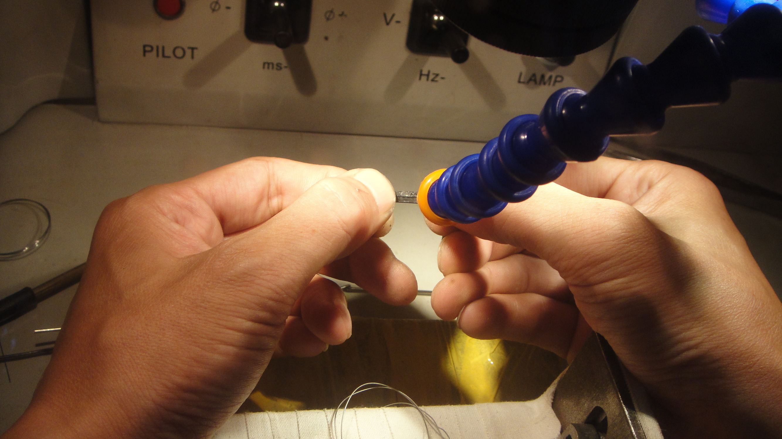 眼镜坏了能重新装吗,眼睛眼镜坏了怎么修