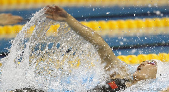 仰泳的正确泳姿教学视频,仰泳的正确泳姿完整慢动作