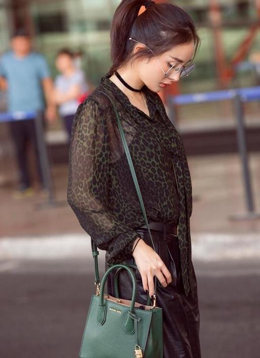 杨幂mk黑包包,杨幂mk包推荐