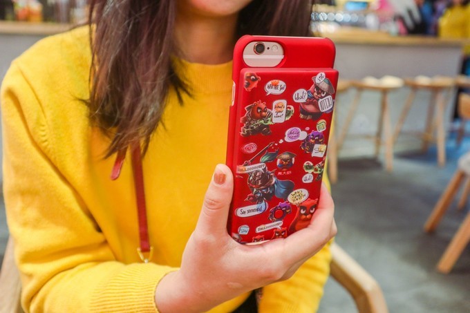 背夹式充电器,背夹式充电器好不好用