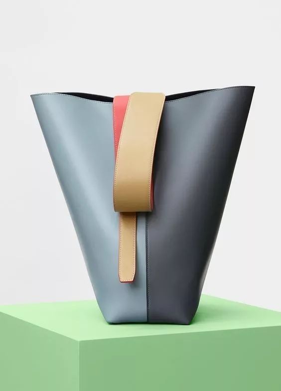 月薪5000的我是怎么存钱买房的,月入多少穿得起celine