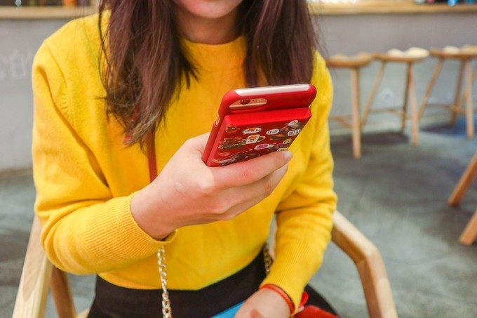 背夹式充电器,背夹式充电器好不好用