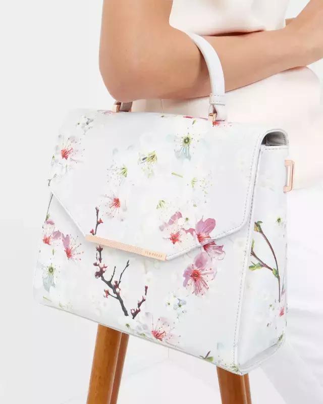 这些包包不仅经典耐看还保值,这些包包不贵却比大牌还好看