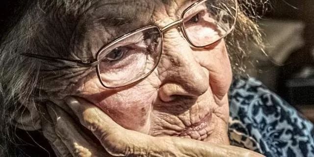 失能老人大小便最好的解决办法,痴呆老人随地大小便怎么办