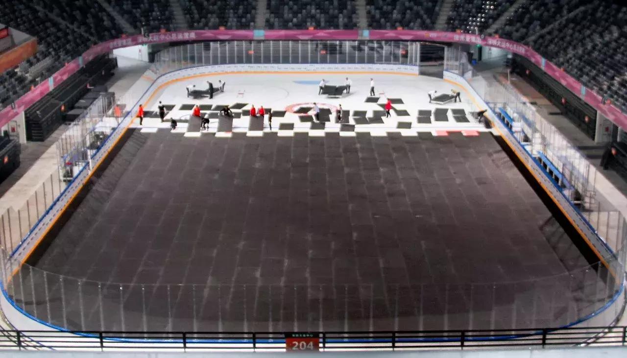 这个会“变魔术”的球场给深圳长脸了