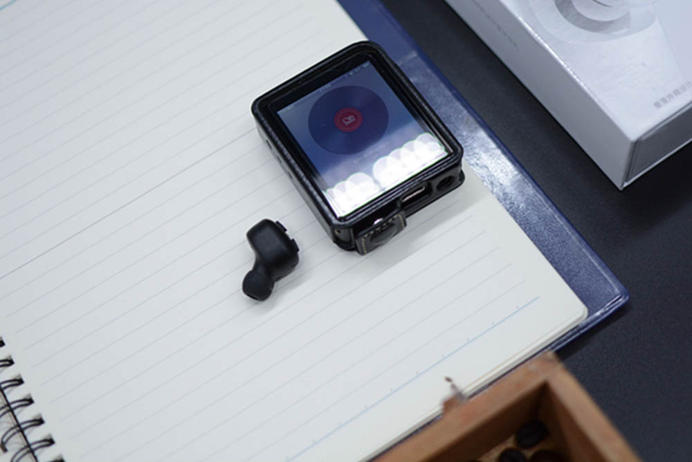 小到几乎可以隐藏！QCY超迷你蓝牙耳机评测