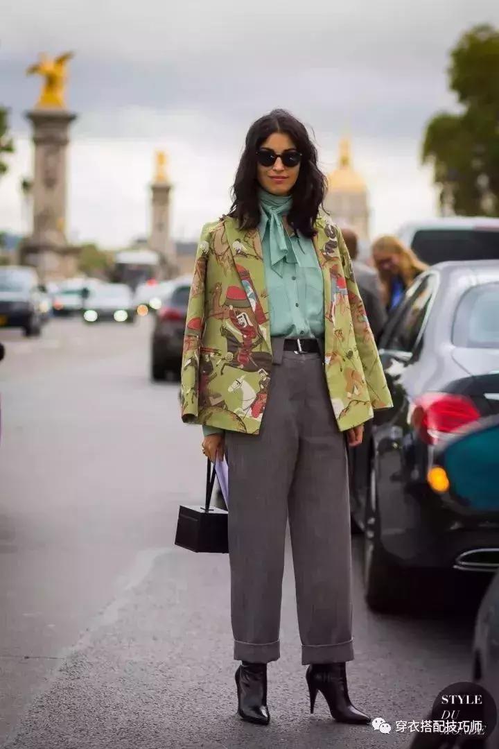 方头粗跟短靴冬季搭配裤子,冬季短靴搭配什么裤子