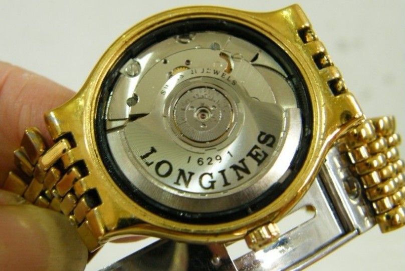 如何辨别手表真假?学会这些技巧让你成为鉴表大师