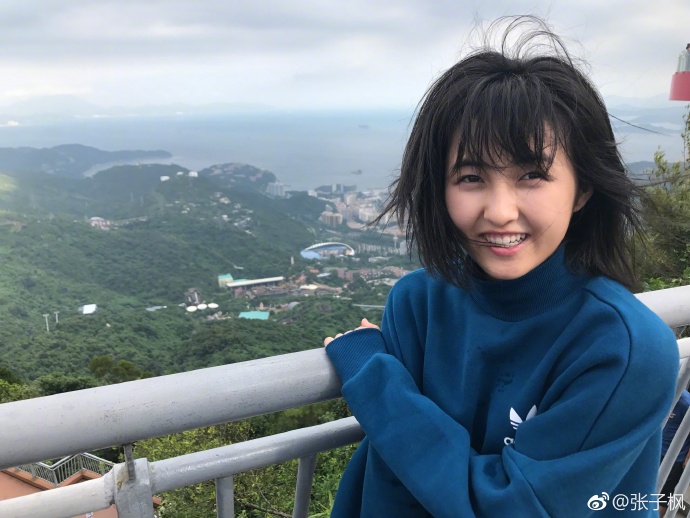 28岁荣获金马奖10项最佳女主角奖,8岁女孩获得百花奖