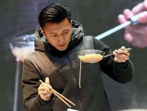 连谢霆锋都要发愁的“网球肘”是什么？有什么症状？