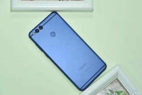 畅玩7x和华为麦芒6哪个好,华为麦芒6荣耀7x液晶屏幕对比