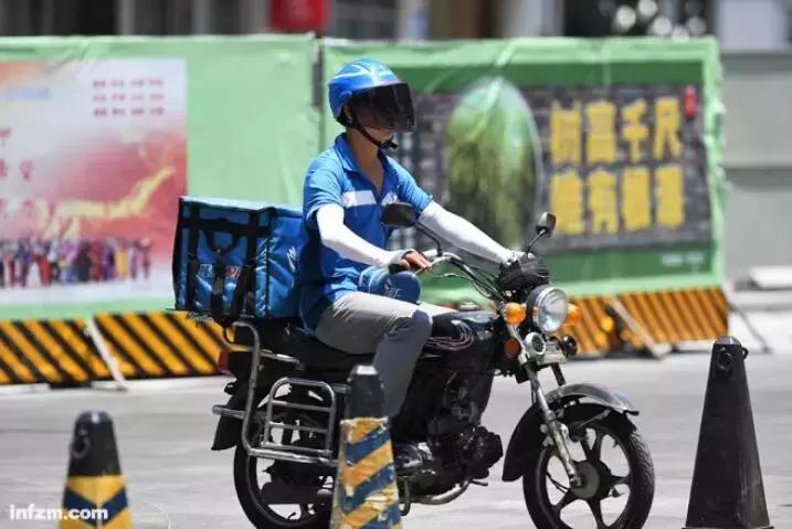 外卖小哥工资比本科高,外卖小哥挣钱比顾客都多