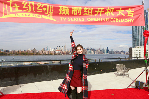 江疏影李易峰红黑配默契同框,江疏影情侣装