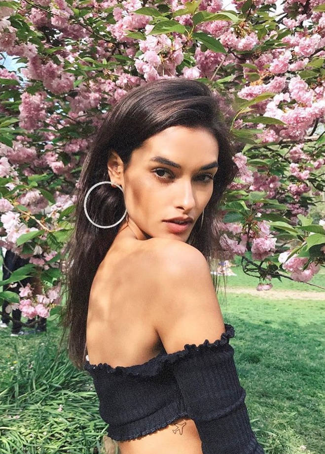 奚梦瑶摔一跤之后维密更火,奚梦瑶一摔为什么是经典