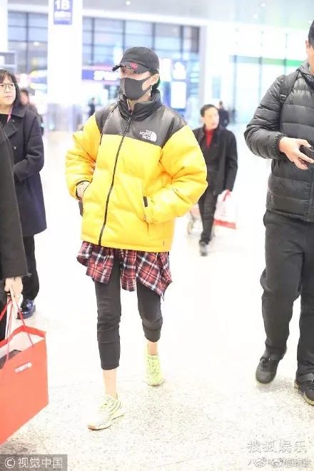 刘昊然同款羽绒服什么牌子,刘昊然同款波司登羽绒服