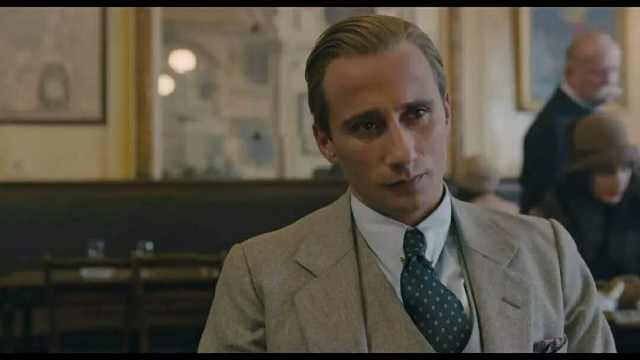 顶级男画家变女人，妻子仍不离不弃