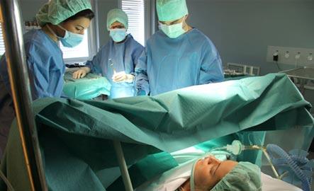 32岁产妇生下怪婴全身长黑毛,孕妇生下七头怪婴