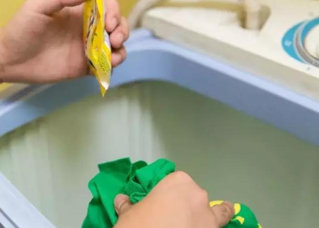 生活技巧：帆布材质的包包、行李箱如何打理？为什么你一洗就坏？