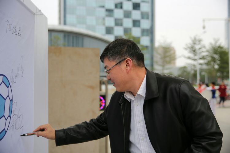 让红领巾校园充满生命的精彩——记台江进一附小体育文化节