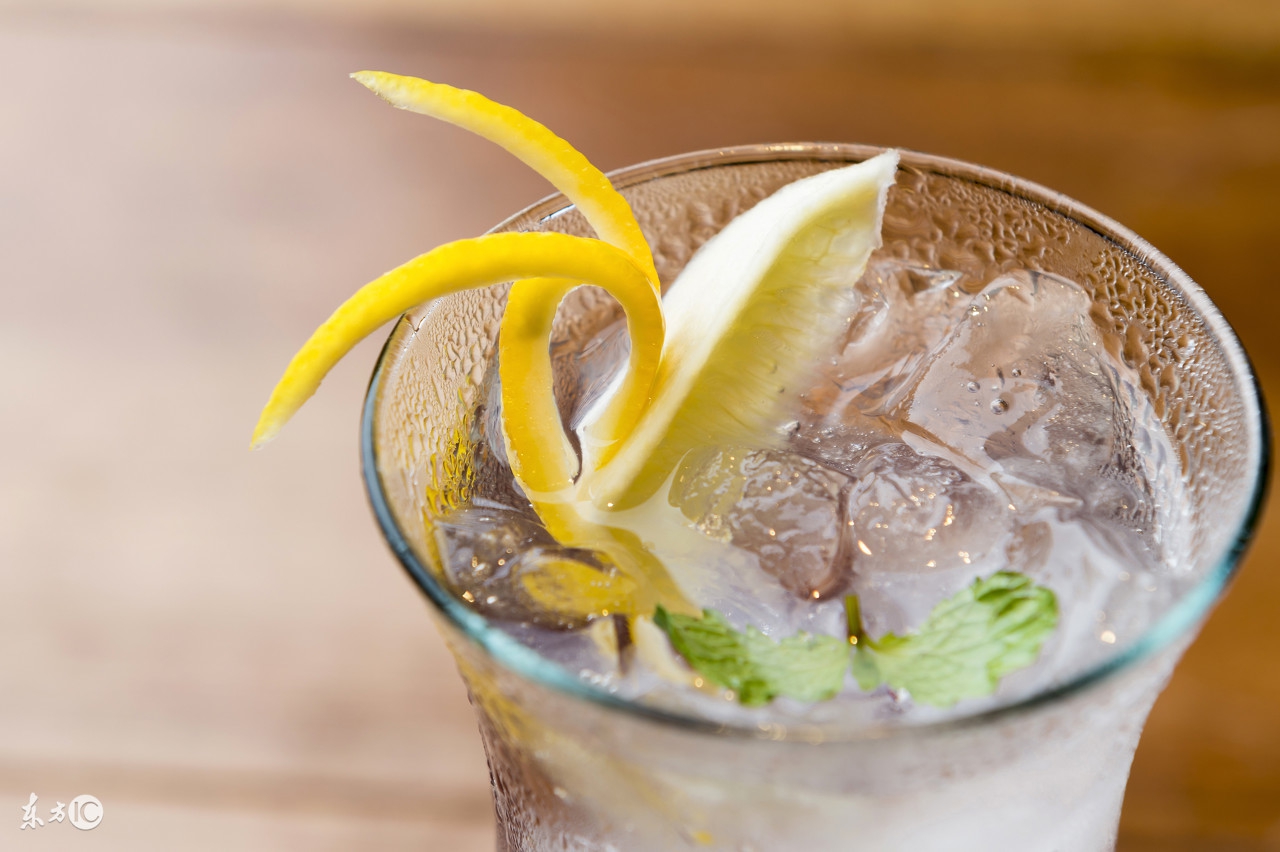 额头眉心长痘痘如何消除,额头和眉心长痘痘是什么原因