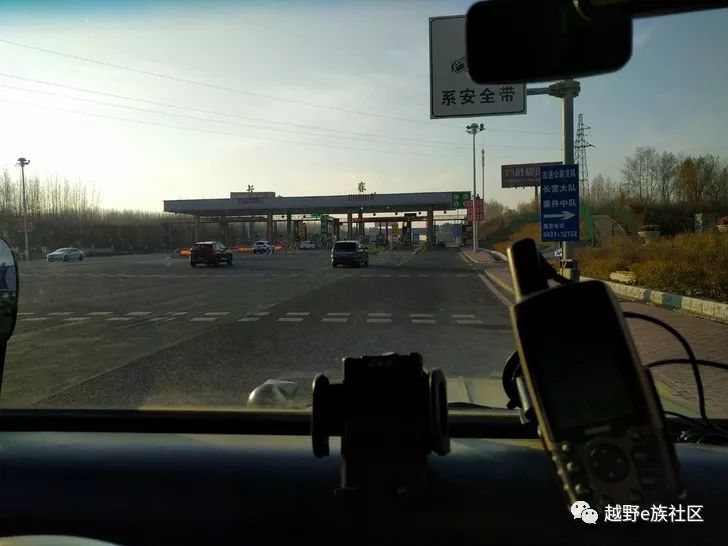 从瑞丽去畹町的路上,去畹町的路上