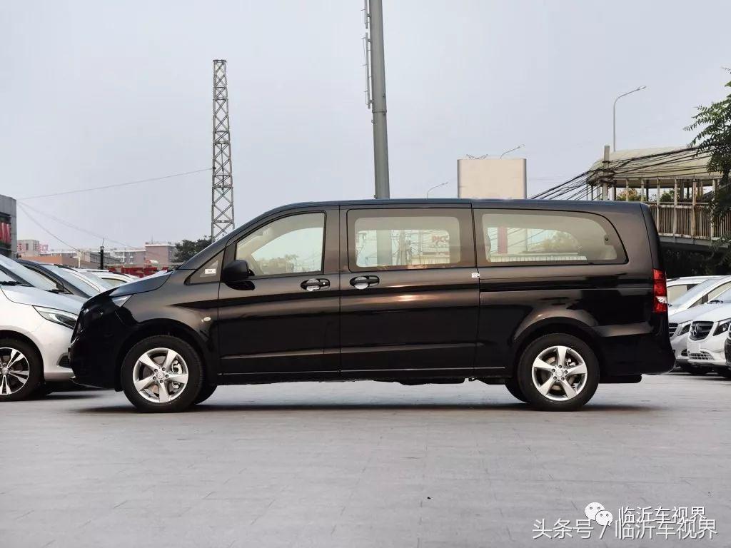 这位坐拥豪车的女人被评为2017最具价值女星，你觉得她称职吗！