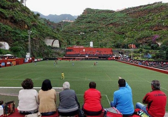 特色球场之西甲免费观赛“球区房”？墨西哥“火山口”上足球场