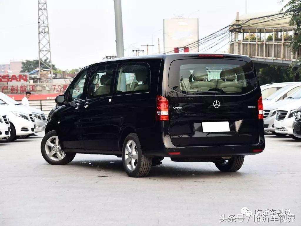 这位坐拥豪车的女人被评为2017最具价值女星，你觉得她称职吗！